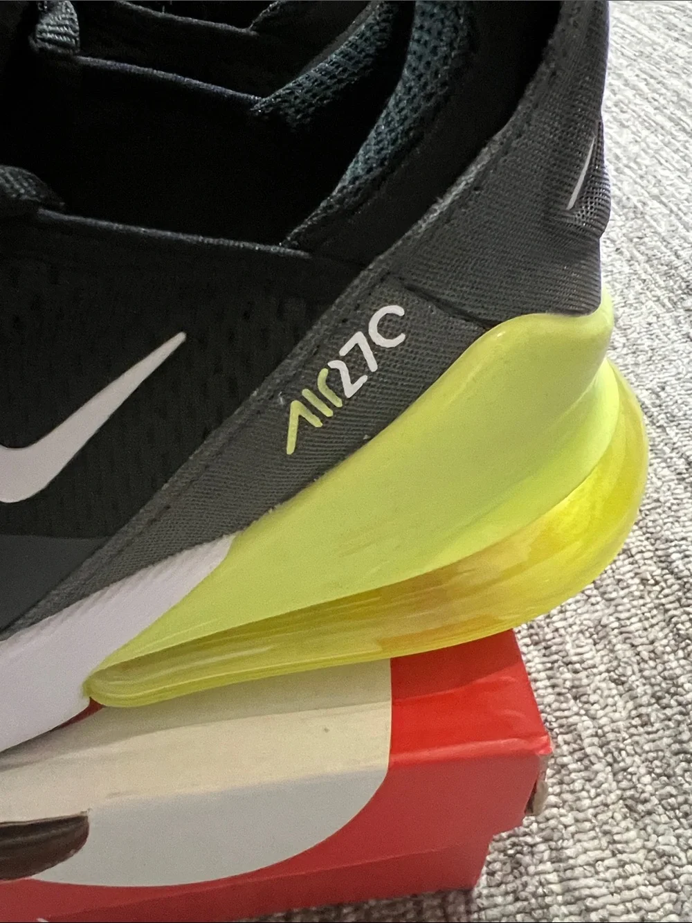 Nike Air Max 270 Light Lemon Twist Black Anthracite Size 8 Women’s / 6.5 Youth